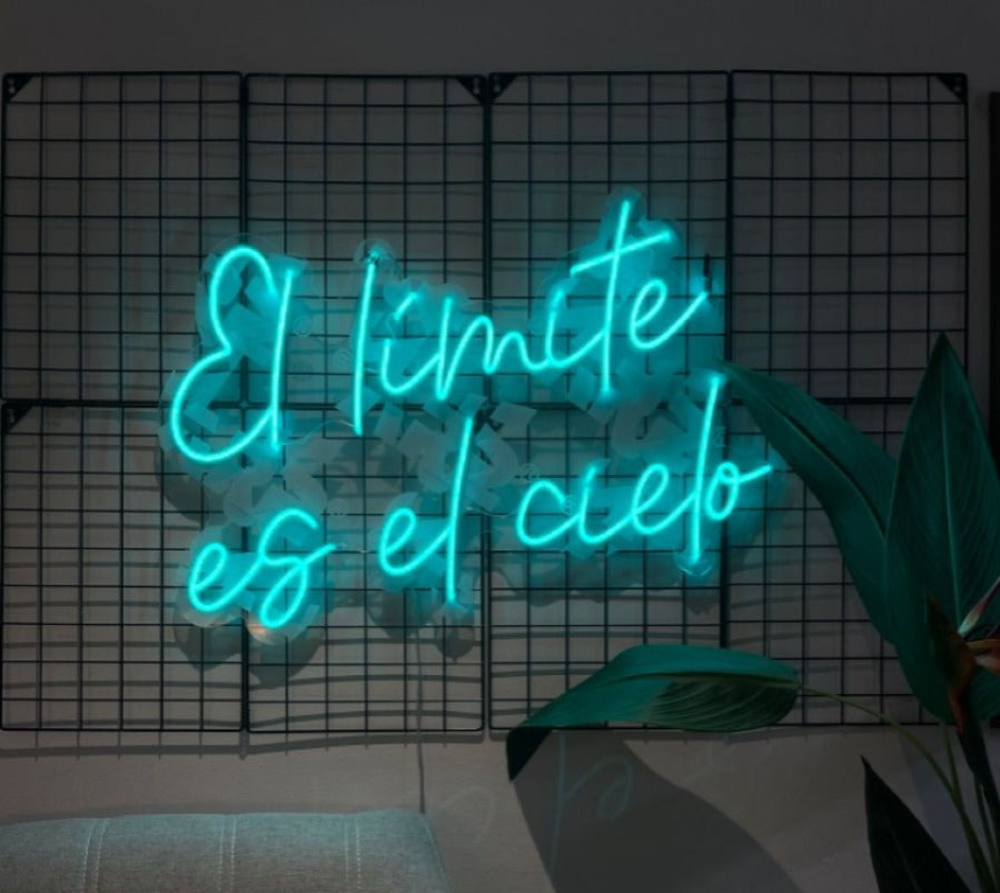 Frase "El Límite es el Cielo" Neón