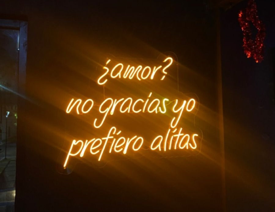 Frase "¿Amor? No Gracias yo prefiero alitas" Neónhh