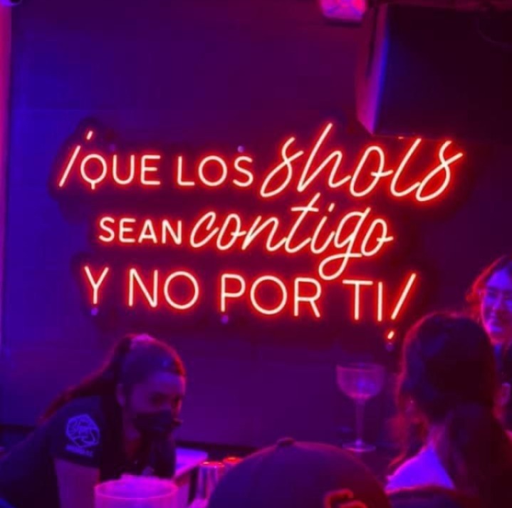 Frase "Que los shots sean contigo y no por tí " Neón