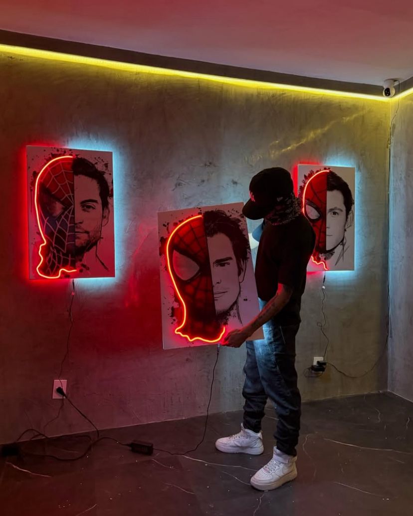 Neo Cuadros Famosos y Series